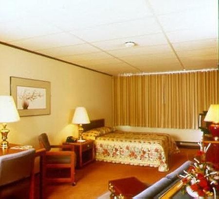 Breakers Hotel Waikiki Room photo